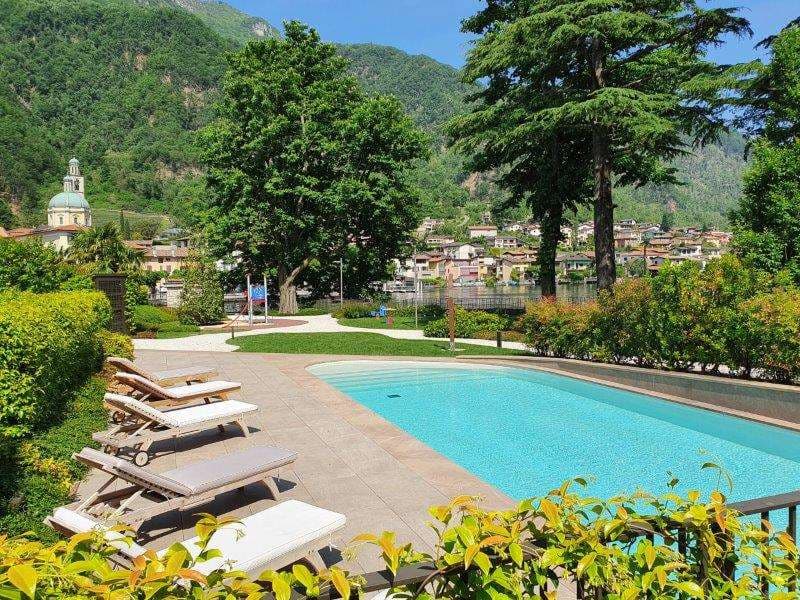 RIVA S. VITALE: SPLENDIDA VILLA A LAGO CON PISCINA (4)