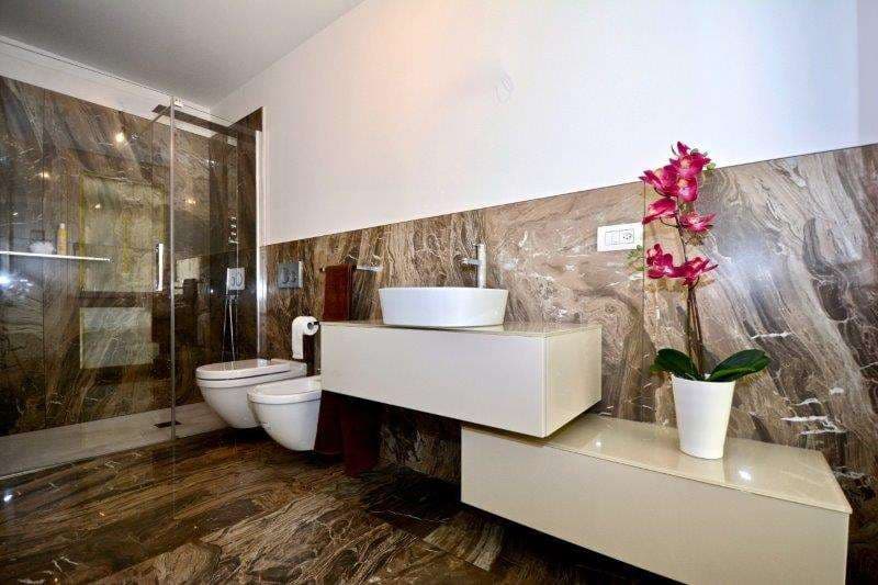 RIVA S. VITALE: ELEGANTE VILLA A LAGO CON PISCINA (11)