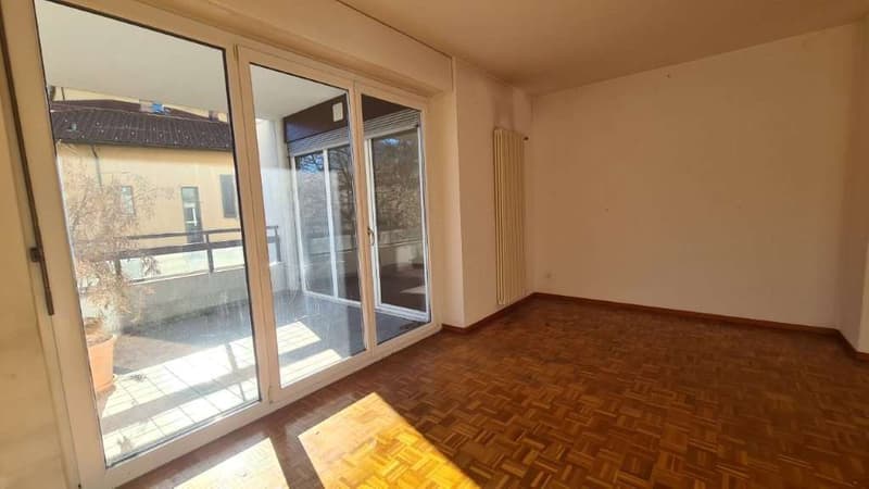 LUGANO: LUMINOSO 4.5 LOC. IN CENTRO DA RIATTARE (2)