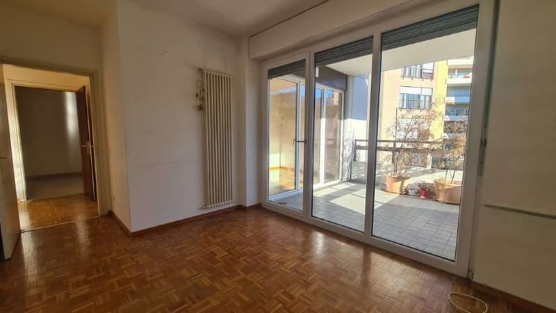 LUGANO: LUMINOSO 4.5 LOC. IN CENTRO DA RIATTARE (3)