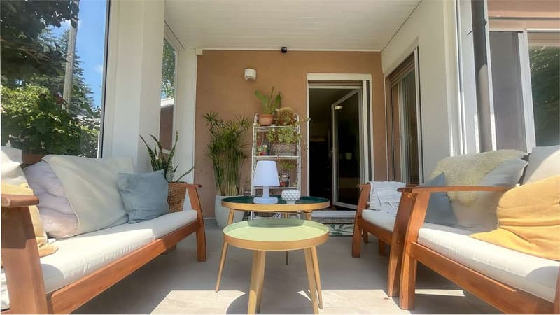 ELEGANTE CASA CON GIARDINO E VISTA SUL VERDE (2)