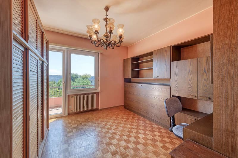 CASTEL S. PIETRO: VILLA  CON GRANDE POTENZIALE DA RINNOVARE (8)