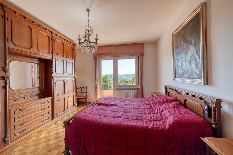CASTEL S. PIETRO: VILLA  CON GRANDE POTENZIALE DA RINNOVARE (6)