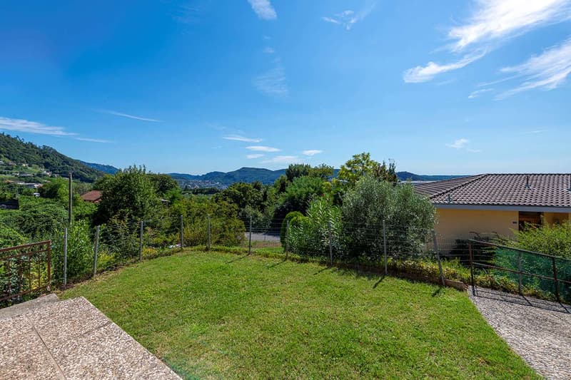 CASTEL S. PIETRO: VILLA  CON GRANDE POTENZIALE DA RINNOVARE (9)