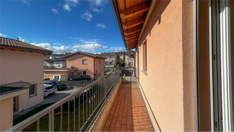 STABIO: CASA SINGOLA CON GIARDINO E AMPI SPAZI (11)