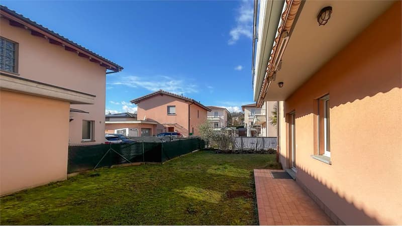 STABIO: CASA SINGOLA CON GIARDINO E AMPI SPAZI (13)