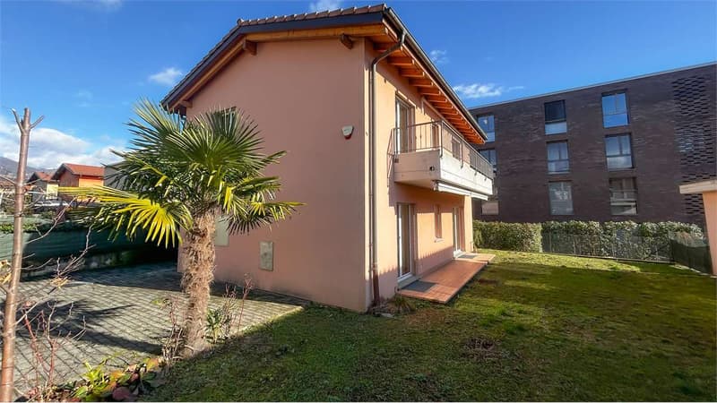 STABIO: CASA SINGOLA CON GIARDINO E AMPI SPAZI (1)