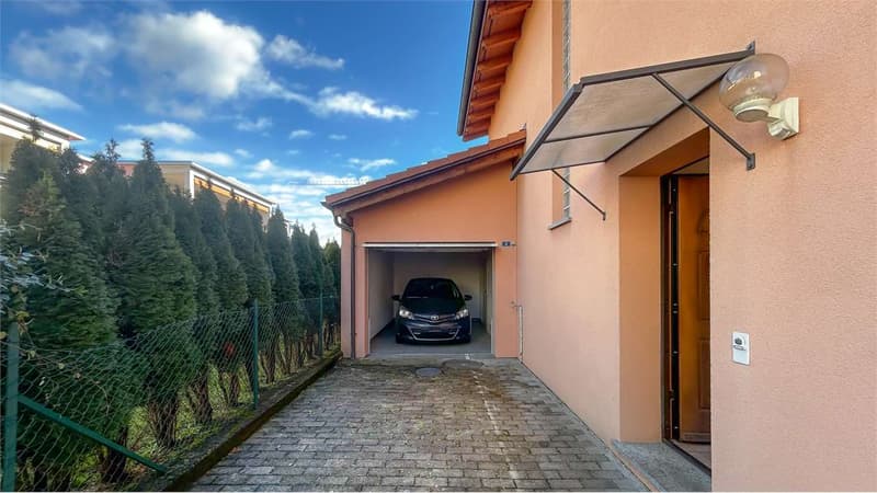 STABIO: CASA SINGOLA CON GIARDINO E AMPI SPAZI (2)
