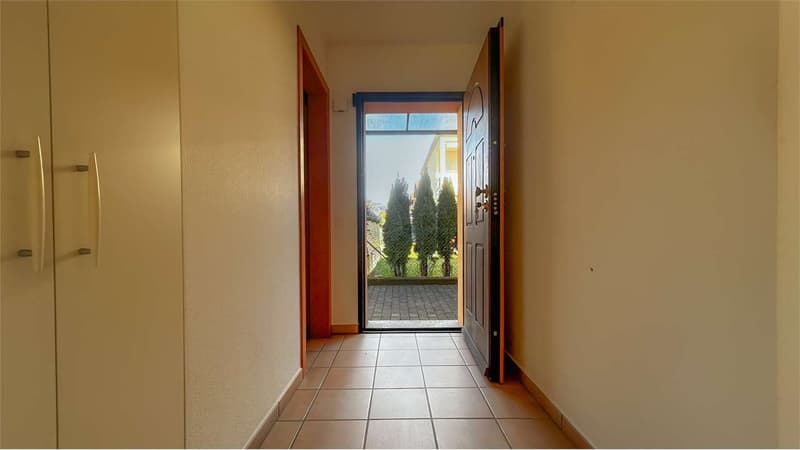 STABIO: CASA SINGOLA CON GIARDINO E AMPI SPAZI (3)