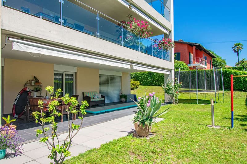 APPARTAMENTO CON VISTA LAGO E GIARDINO (4)