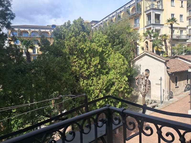 Moderno appartamento arredato di 2.5 locali a due passi dal lago (2)