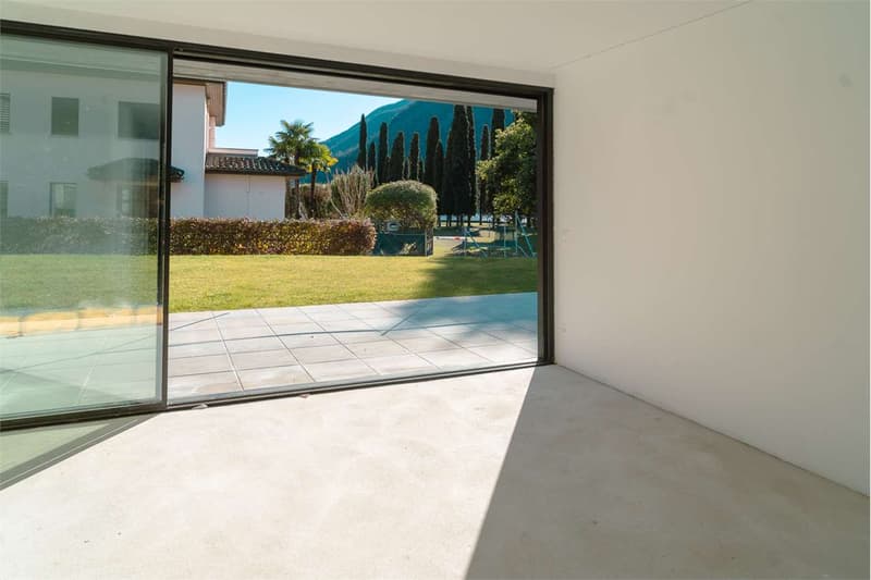 Maroggia splendido 3.5 loc con giardino privato a due passi dal lago (3)