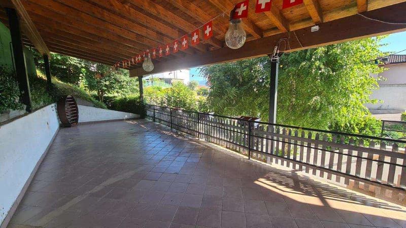 NOVAZZANO: ampio edificio con ex Ristorante, app 4.5 loc. e 30 postegg (10)