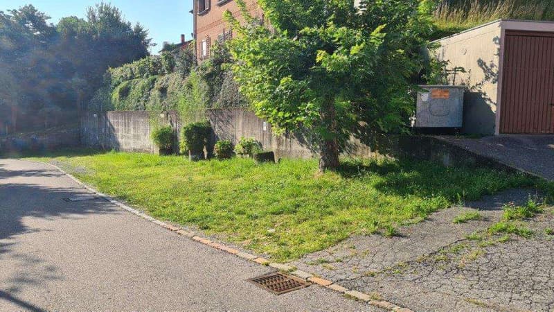 NOVAZZANO: ampio edificio con ex Ristorante, app 4.5 loc. e 30 postegg (4)