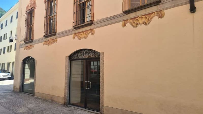 MENDRISIO: LUMINOSO UFFICIO IN CENTRO - Palazzo Pollini (2)