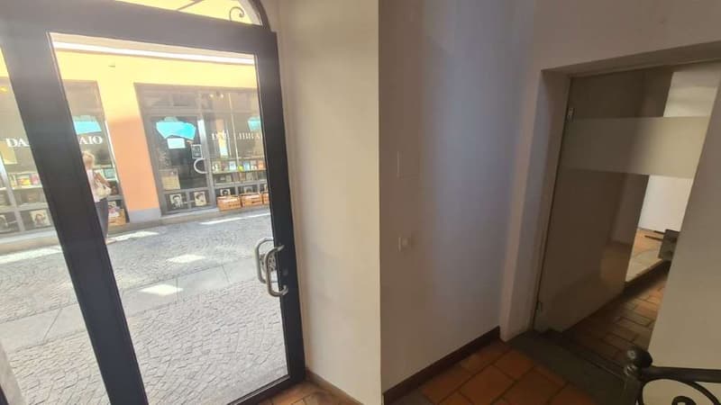 MENDRISIO: LUMINOSO UFFICIO IN CENTRO - Palazzo Pollini (4)