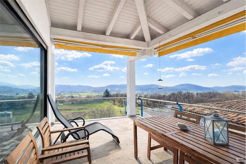 Casa bifamiliare con vista imprendibile a Besazio (2)
