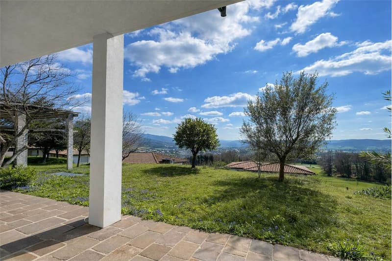 Casa bifamiliare con vista imprendibile a Besazio (4)