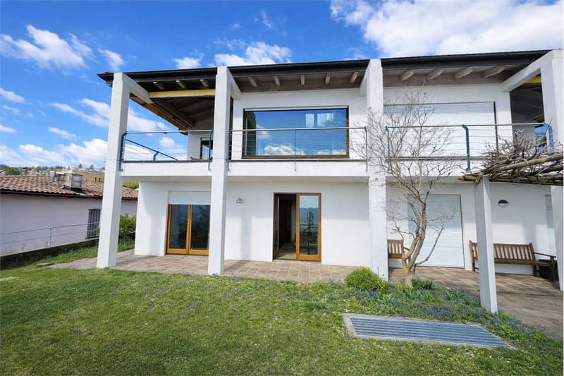 Casa bifamiliare con vista imprendibile a Besazio (3)