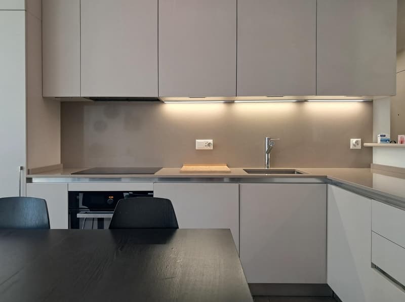 Moderno appartamento arredato di 3,5 locali vicino a lago (6)
