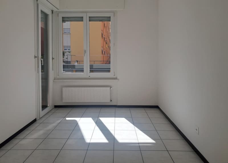Chiasso: spazioso appartamento di 5.5 locali con balconi (6)