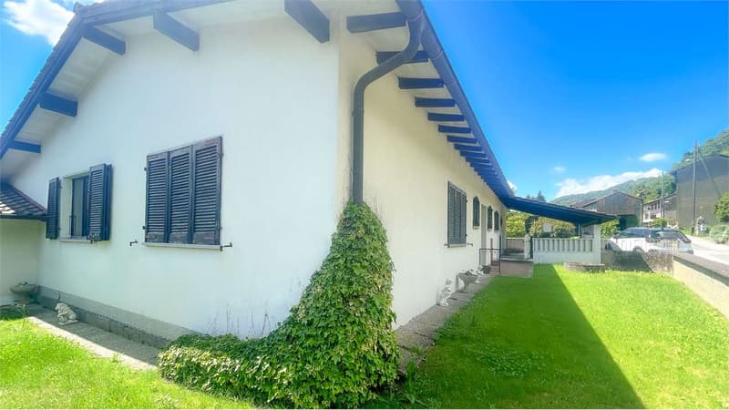 VILLA CON PISCINA IMMERSA NEL VERDE DA RINNOVARE (2)