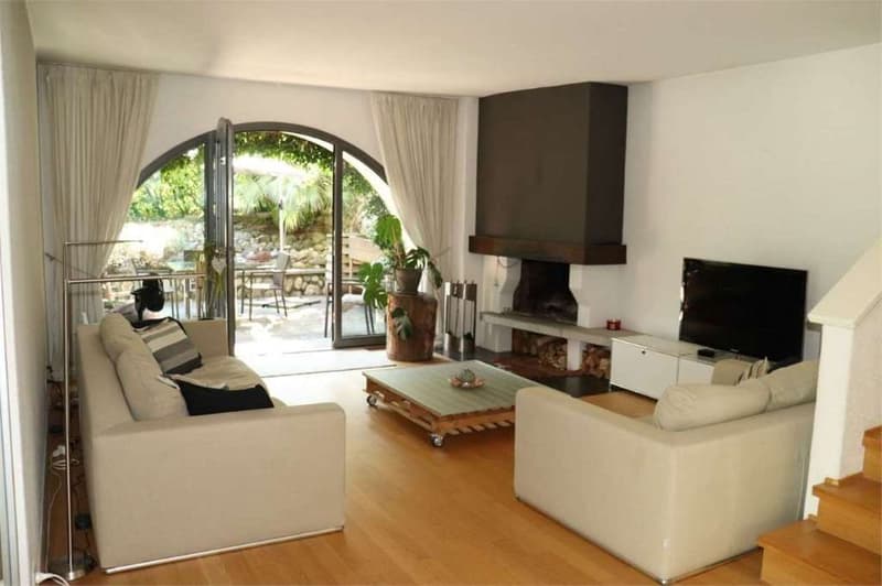 RIVA SAN VITALE: SUGGESTIVA CASA 5.5 loc. CON GIARDINO (5)