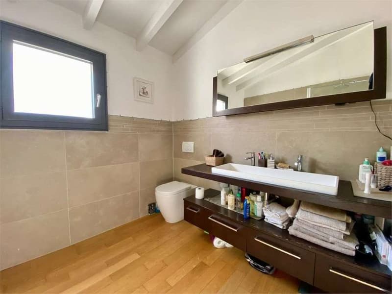 RIVA SAN VITALE: SUGGESTIVA CASA 5.5 loc. CON GIARDINO (10)