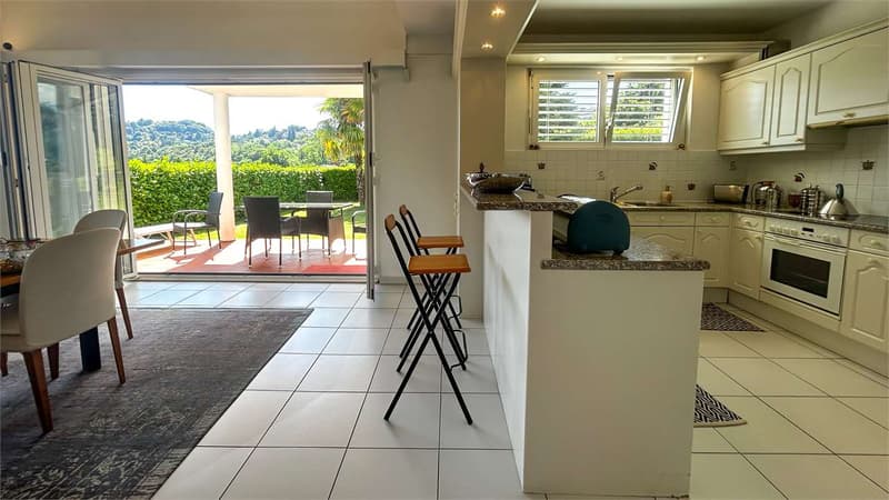 ESCLUSIVA VILLA CON GIARDINO E VISTA APERTA (4)