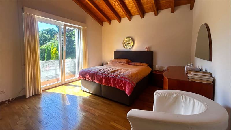 ESCLUSIVA VILLA CON GIARDINO E VISTA APERTA (8)