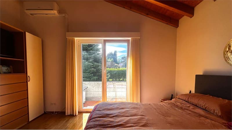 ESCLUSIVA VILLA CON GIARDINO E VISTA APERTA (9)