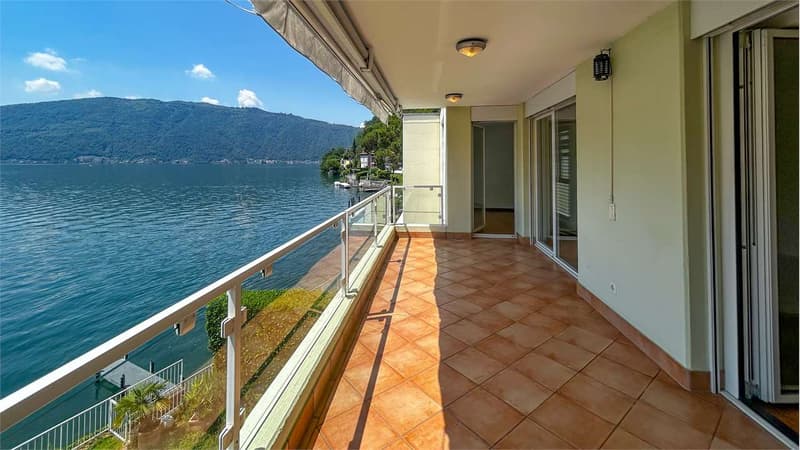 ESCLUSIVA VILLA SECONDARIA  CON ACCESSO DIRETTO AL LAGO (11)