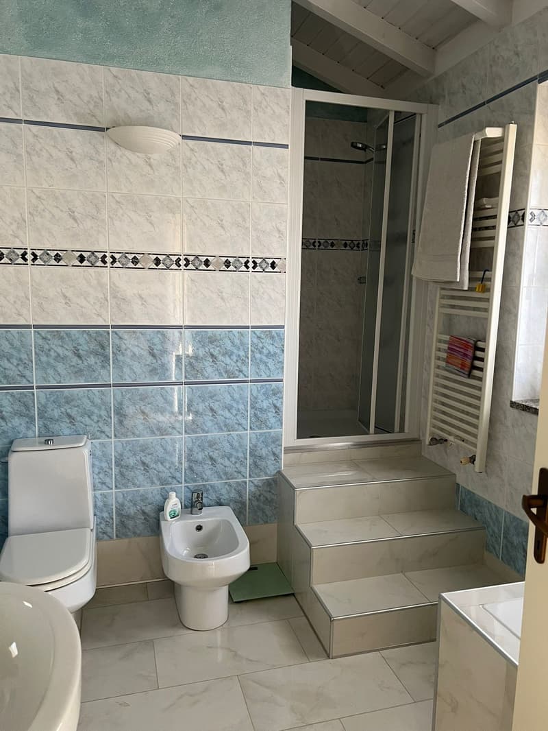 PONTE TRESA (ITA)  : ELEGANTE VILLA CON GIARDINO (17)