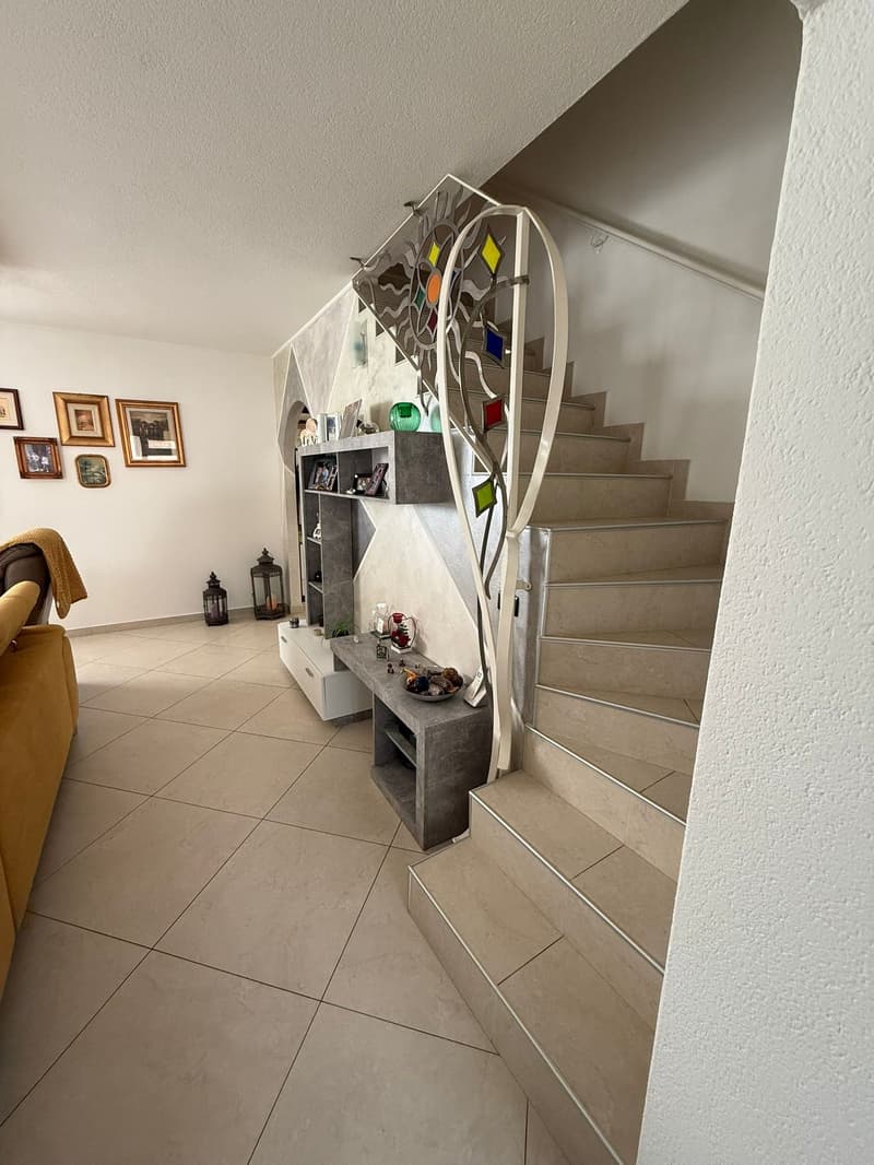 PONTE TRESA (ITA)  : ELEGANTE VILLA CON GIARDINO (11)