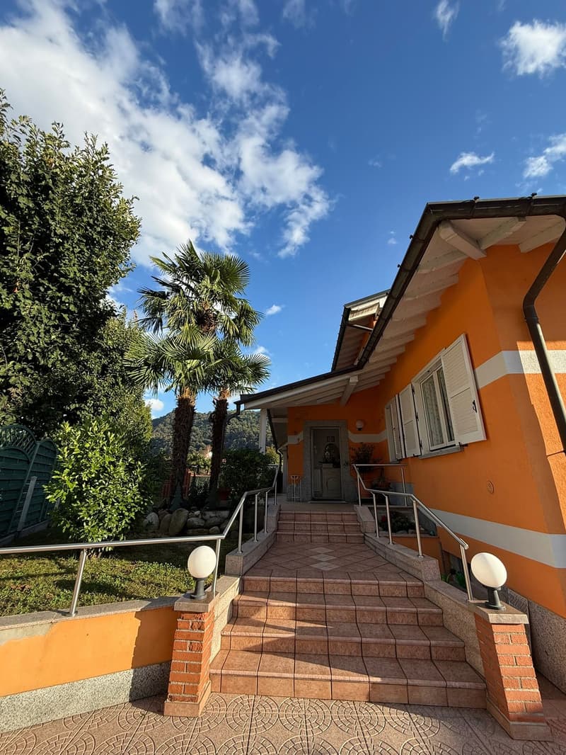 PONTE TRESA (ITA)  : ELEGANTE VILLA CON GIARDINO (4)