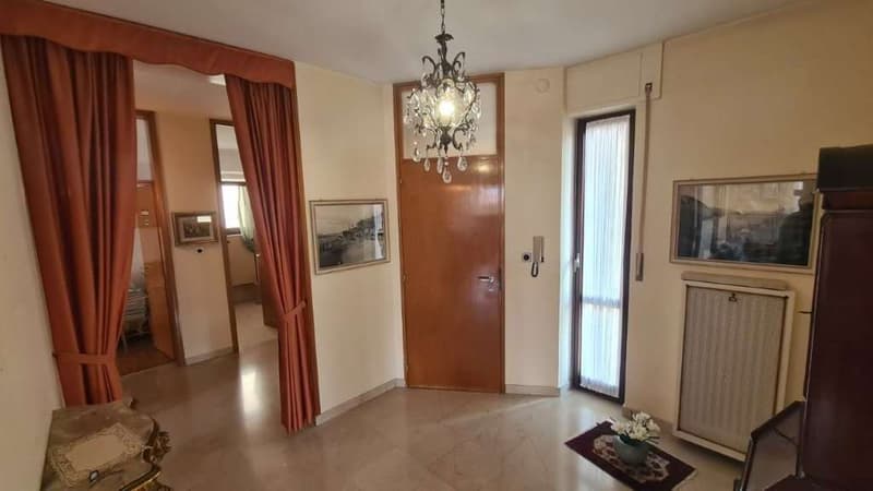 CAMPIONE D'ITALIA: LUMINOSO 4.5 LOC. IN CENTRO (6)