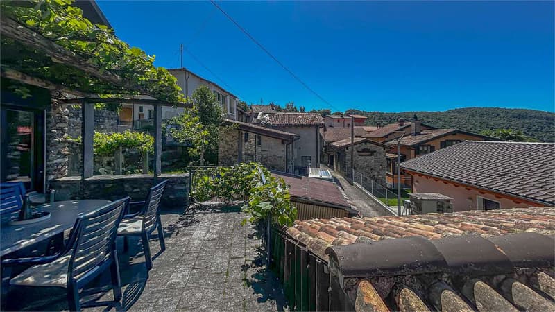 AFFASCINANTE RUSTICO CON SPLENDIDA VISTA APERTA SULLE MONTAGNE (5)