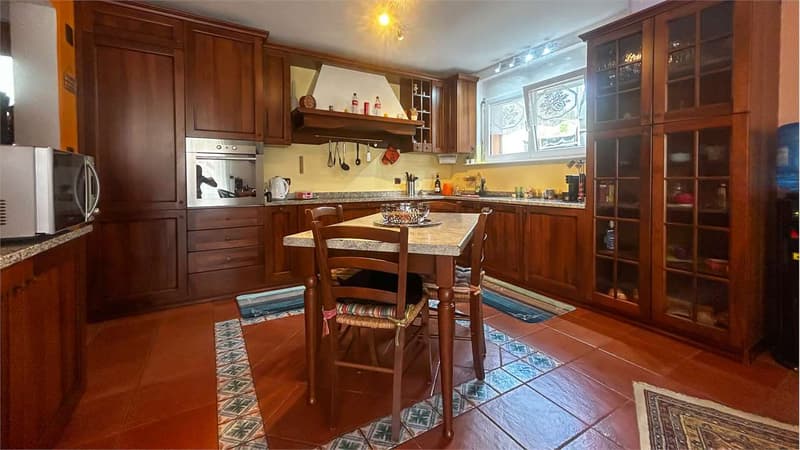 CASA UNIFAMILIARE IMMERSA NEL VERDE A MONTEGGIO (3)