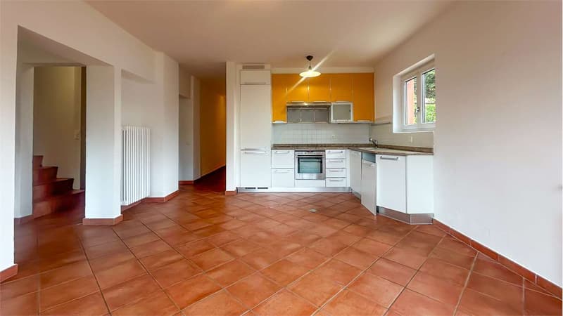 MELANO: CASA PLURIFAMILIARE CON VISTA LAGO (6)