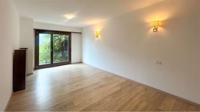 MELANO: CASA PLURIFAMILIARE CON VISTA LAGO (12)