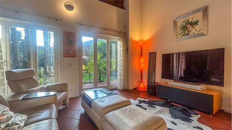 ELEGANTE VILLA CON GIARDINO IN ZONA STRATEGICA (7)