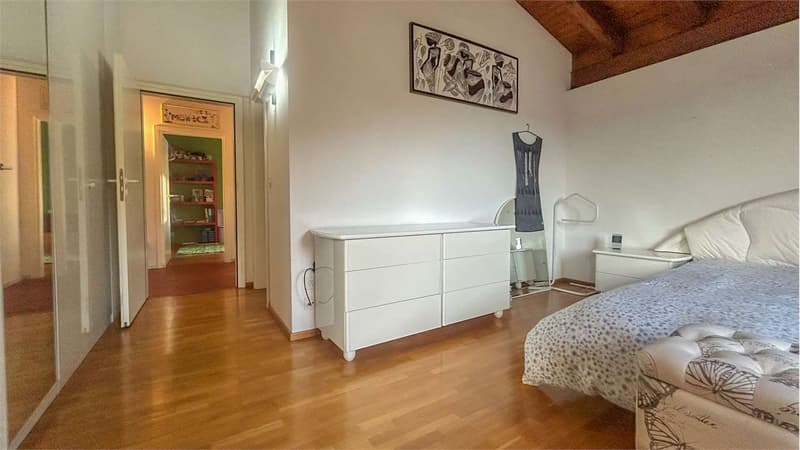 ELEGANTE VILLA CON GIARDINO IN ZONA STRATEGICA (9)