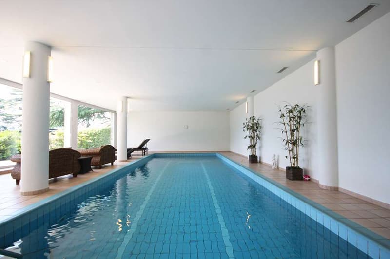Spazioso appartamento vista lago con giardino in condominio con piscin (12)