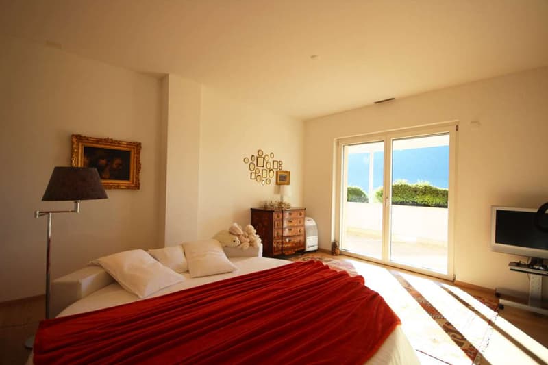 Spazioso appartamento vista lago con giardino in condominio con piscin (6)