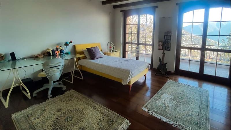 Elegante villa con piscina e romantica vista lago (11)