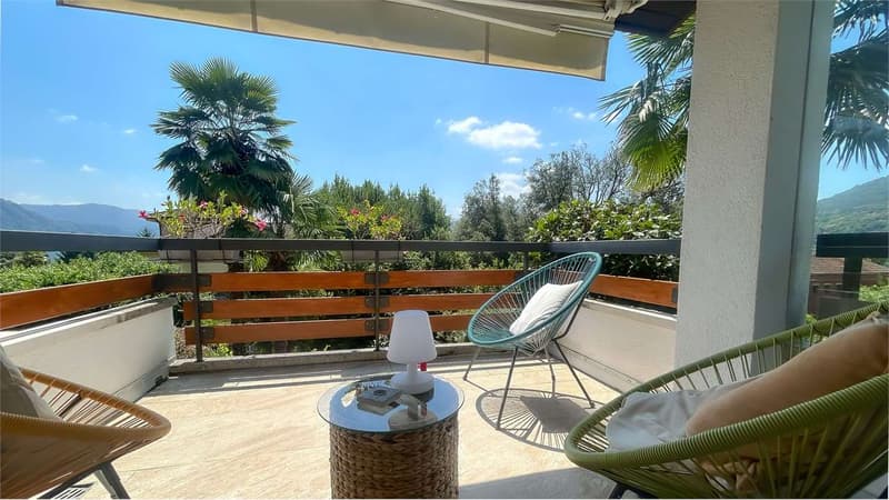 ELEGANTE CASA CON GIARDINO E VISTA SUL VERDE (8)