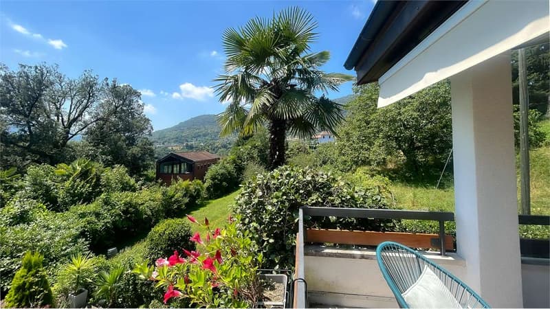 ELEGANTE CASA CON GIARDINO E VISTA SUL VERDE (10)