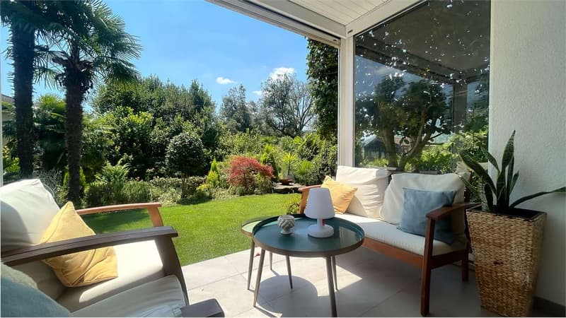 ELEGANTE CASA CON GIARDINO E VISTA SUL VERDE (3)