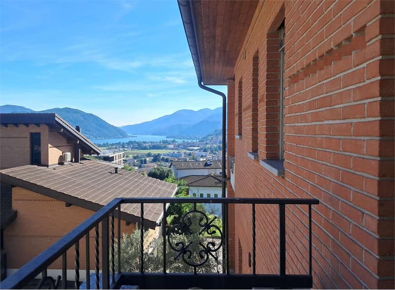 Bioggio: spazioso attico di 4,5 locali con vista lago in casa bifamili (8)