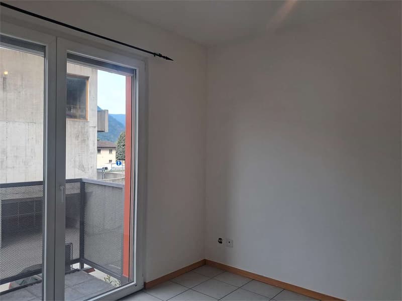 Melano: piacevole maisonette di 3,5 locali con terrazze e parcheggi (6)